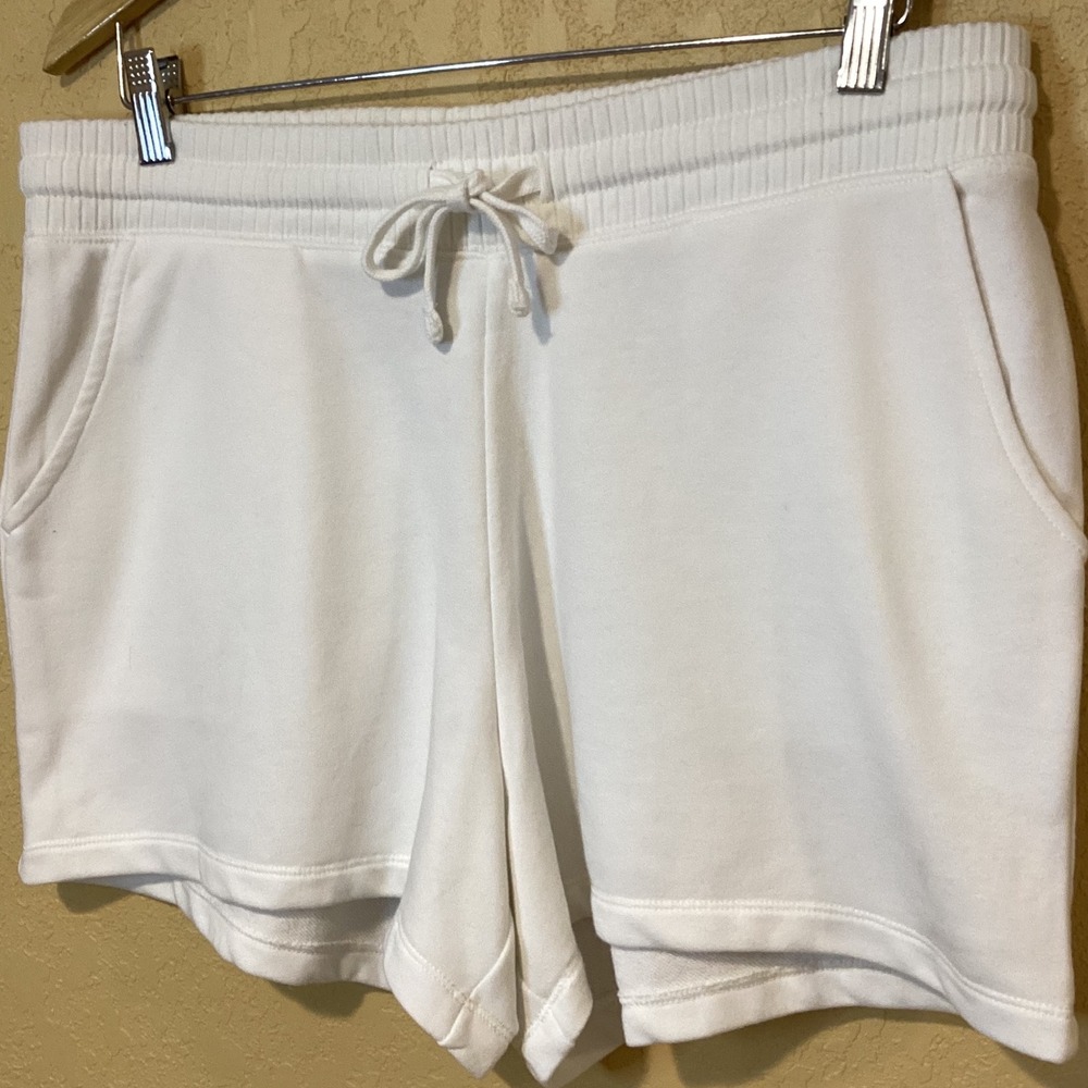 Natural Reflections Harbor Terry Shorts for Ladies, Size Large, White, Pockets